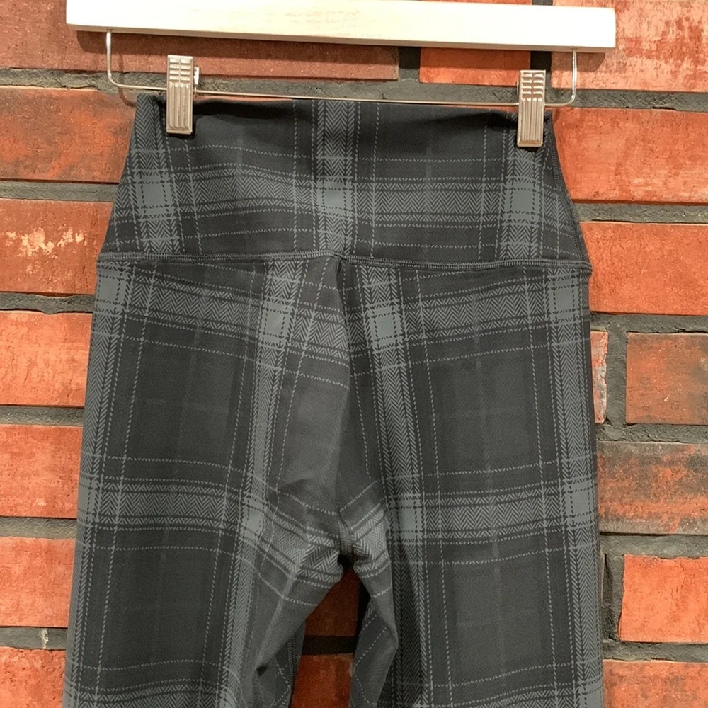 Alo High Waist Airbrush Legging - Picture 7 of 13